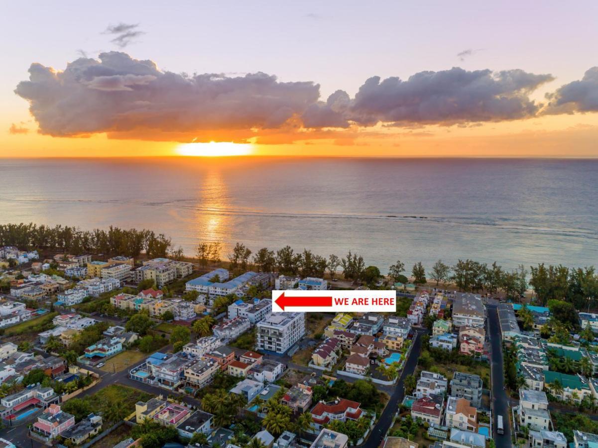 Les Cerisiers Beach Residence, Cosy And Modern 3 Bedroom Apartment Located 50 Metres From The Beach And From All Amenities And Restaurants On The Coastal Road Flic en Flac Exterior foto