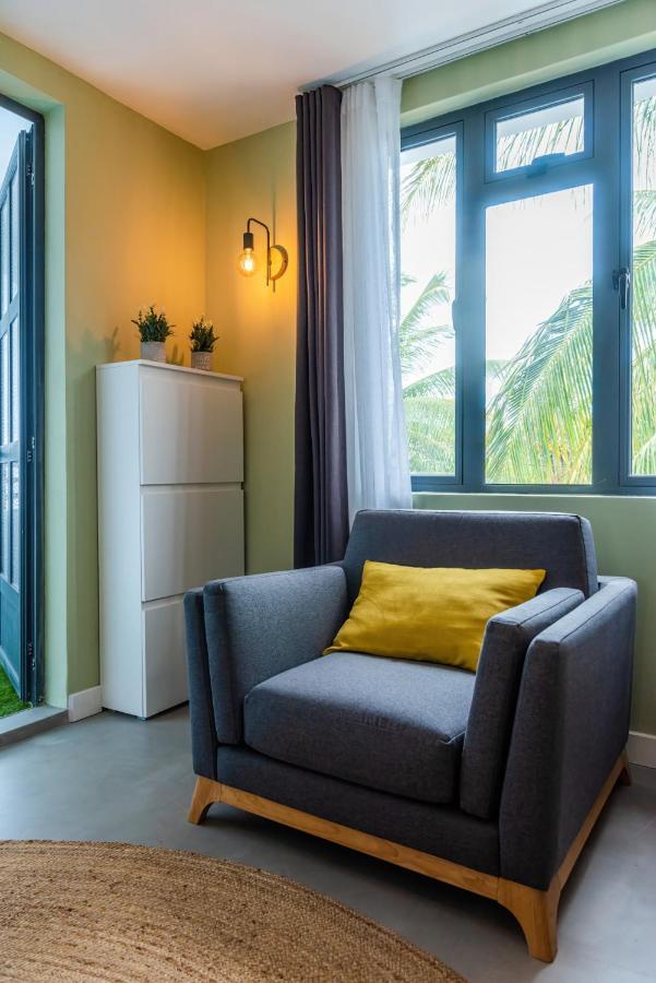 Les Cerisiers Beach Residence, Cosy And Modern 3 Bedroom Apartment Located 50 Metres From The Beach And From All Amenities And Restaurants On The Coastal Road Flic en Flac Exterior foto