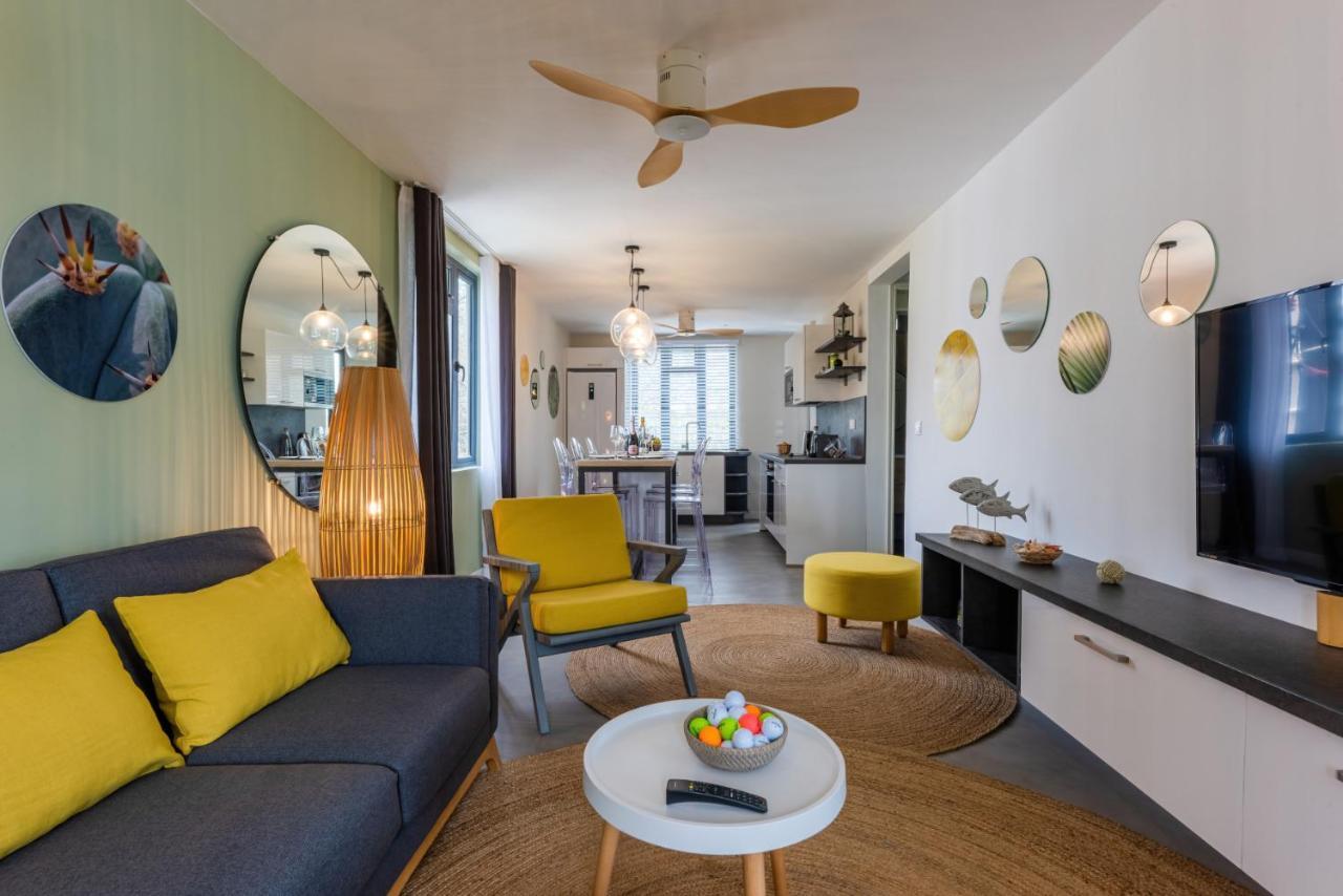 Les Cerisiers Beach Residence, Cosy And Modern 3 Bedroom Apartment Located 50 Metres From The Beach And From All Amenities And Restaurants On The Coastal Road Flic en Flac Exterior foto
