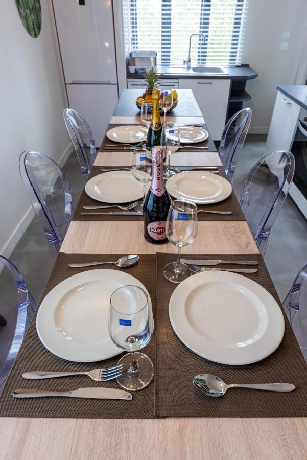 Les Cerisiers Beach Residence, Cosy And Modern 3 Bedroom Apartment Located 50 Metres From The Beach And From All Amenities And Restaurants On The Coastal Road Flic en Flac Exterior foto