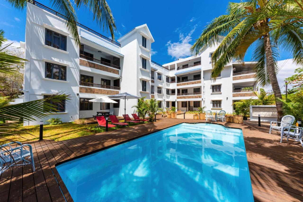Les Cerisiers Beach Residence, Cosy And Modern 3 Bedroom Apartment Located 50 Metres From The Beach And From All Amenities And Restaurants On The Coastal Road Flic en Flac Exterior foto