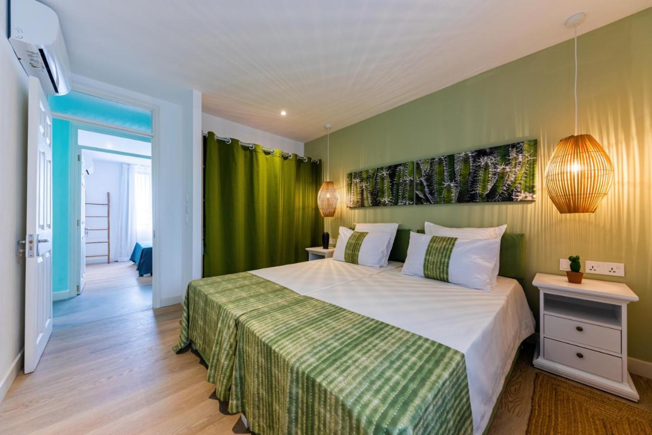 Les Cerisiers Beach Residence, Cosy And Modern 3 Bedroom Apartment Located 50 Metres From The Beach And From All Amenities And Restaurants On The Coastal Road Flic en Flac Exterior foto
