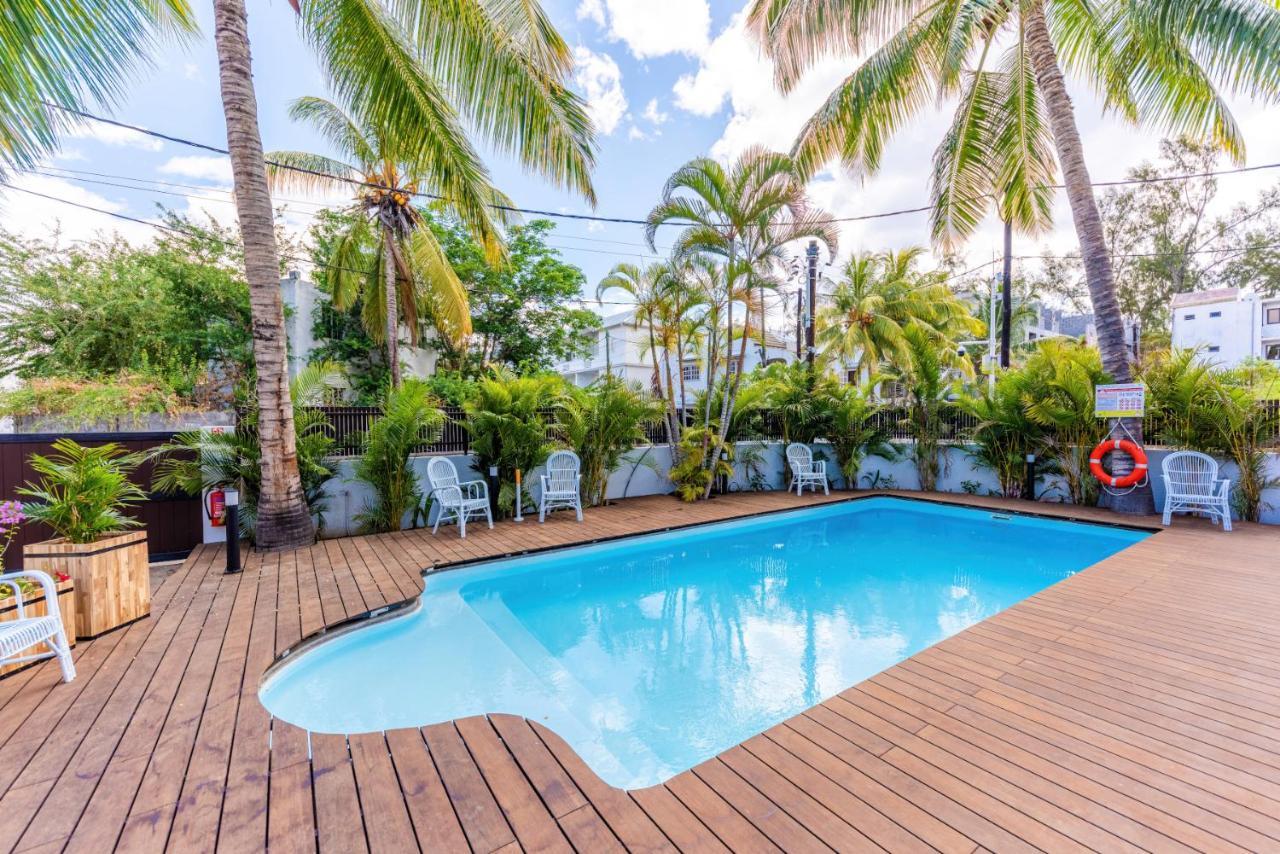 Les Cerisiers Beach Residence, Cosy And Modern 3 Bedroom Apartment Located 50 Metres From The Beach And From All Amenities And Restaurants On The Coastal Road Flic en Flac Exterior foto