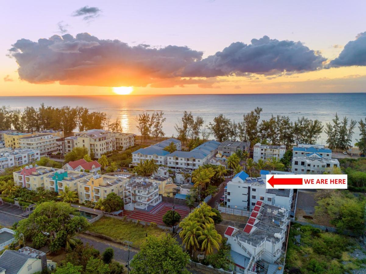 Les Cerisiers Beach Residence, Cosy And Modern 3 Bedroom Apartment Located 50 Metres From The Beach And From All Amenities And Restaurants On The Coastal Road Flic en Flac Exterior foto