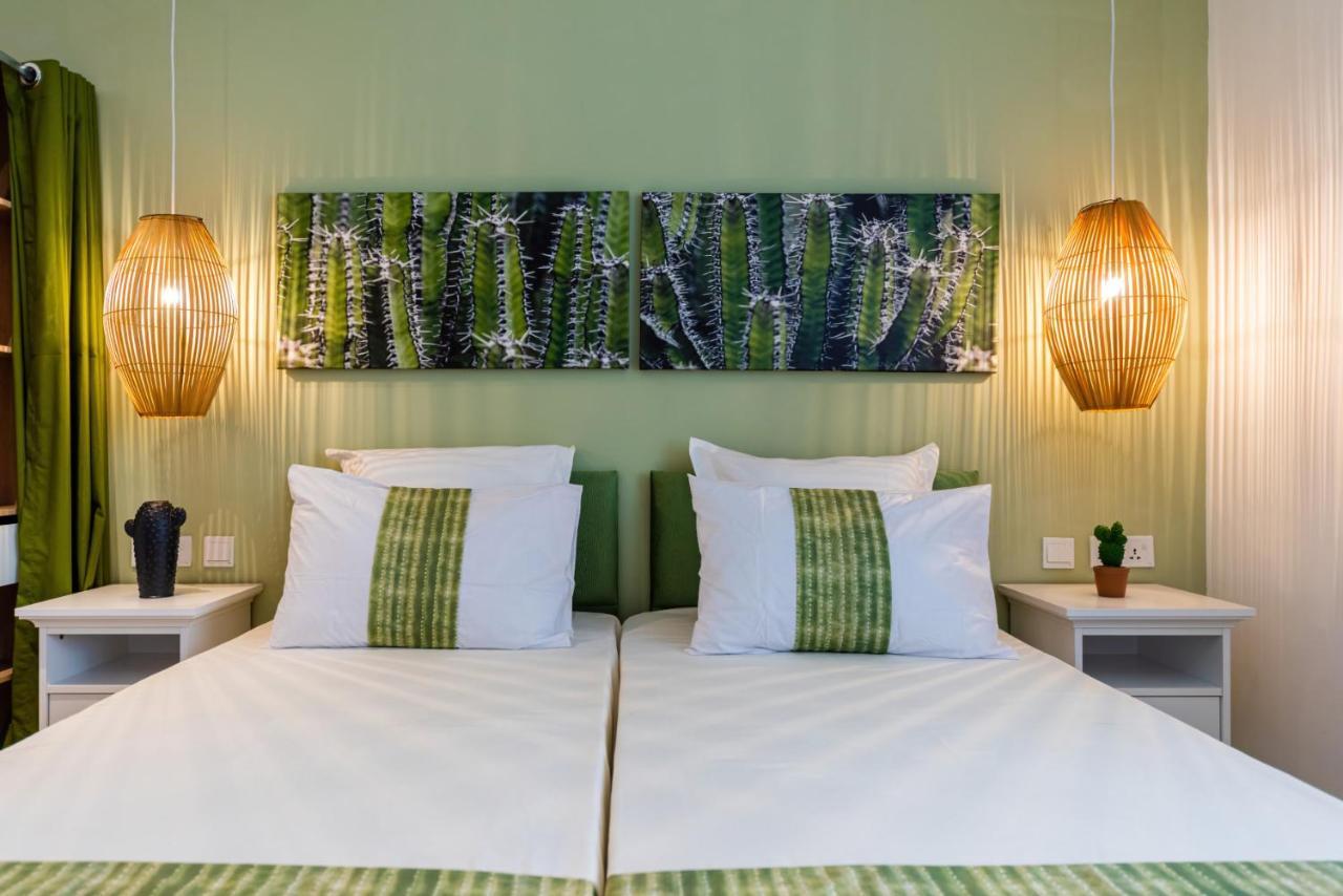 Les Cerisiers Beach Residence, Cosy And Modern 3 Bedroom Apartment Located 50 Metres From The Beach And From All Amenities And Restaurants On The Coastal Road Flic en Flac Exterior foto