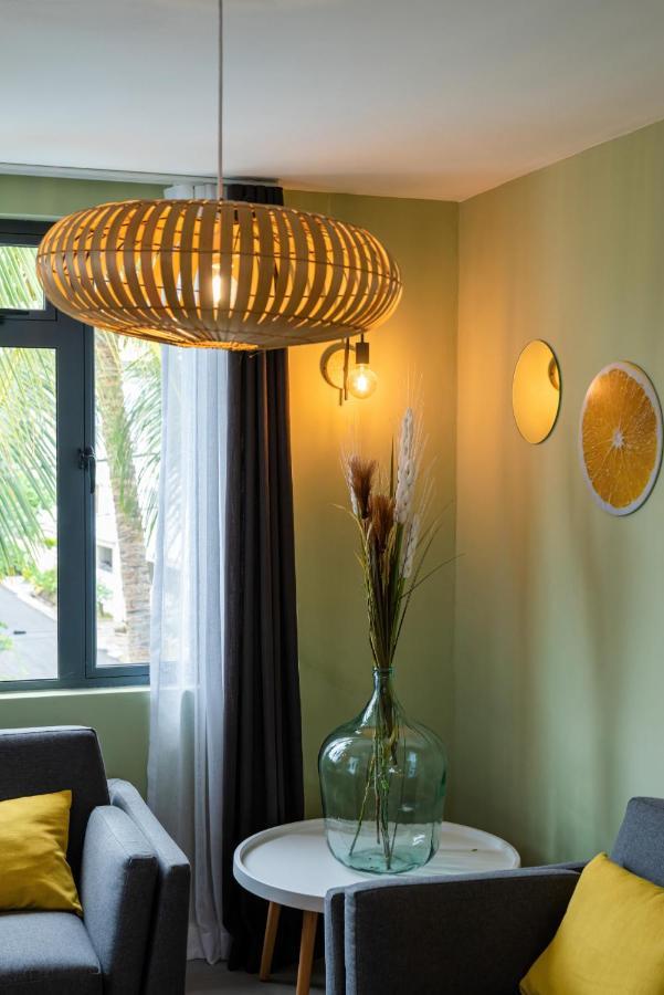 Les Cerisiers Beach Residence, Cosy And Modern 3 Bedroom Apartment Located 50 Metres From The Beach And From All Amenities And Restaurants On The Coastal Road Flic en Flac Exterior foto